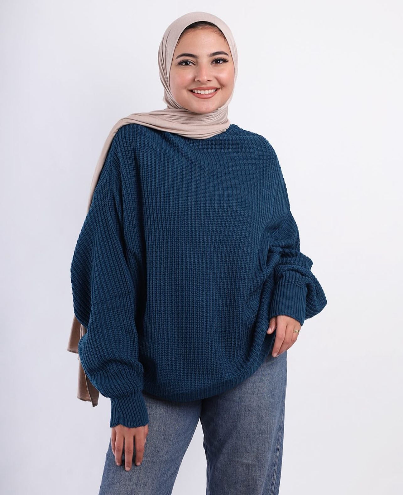 بلوزة بأكمام على شكل جناح الخفافيش