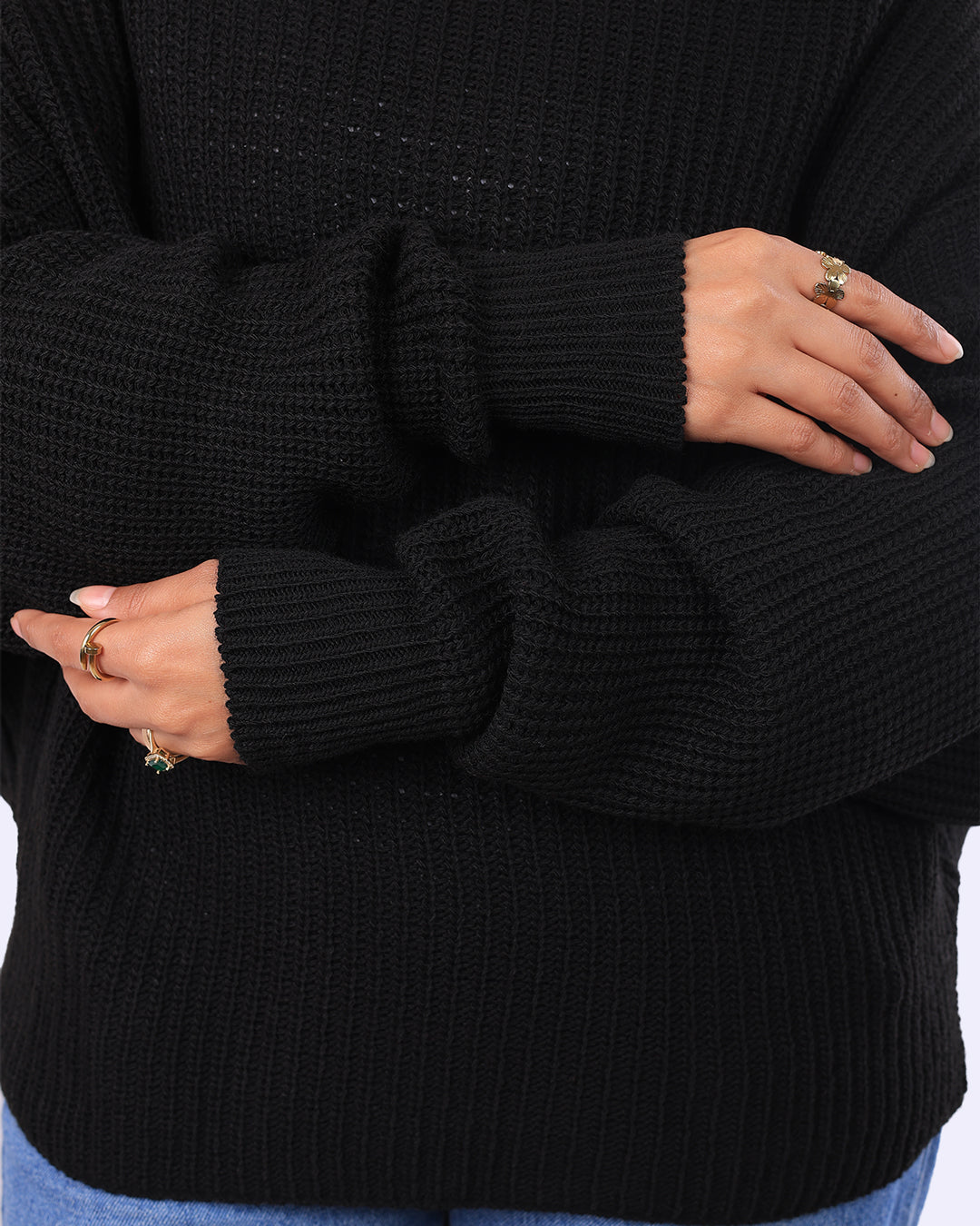 كنزة محبوكة بأكمام على شكل جناح الخفافيش