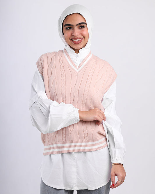 سترة بدون أكمام بحاشية على شكل حرف V