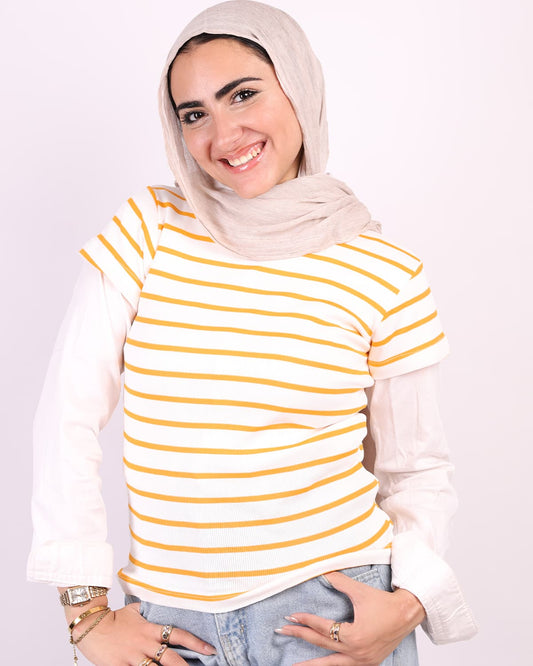 بلوزة أساسية بأكمام نصفية
