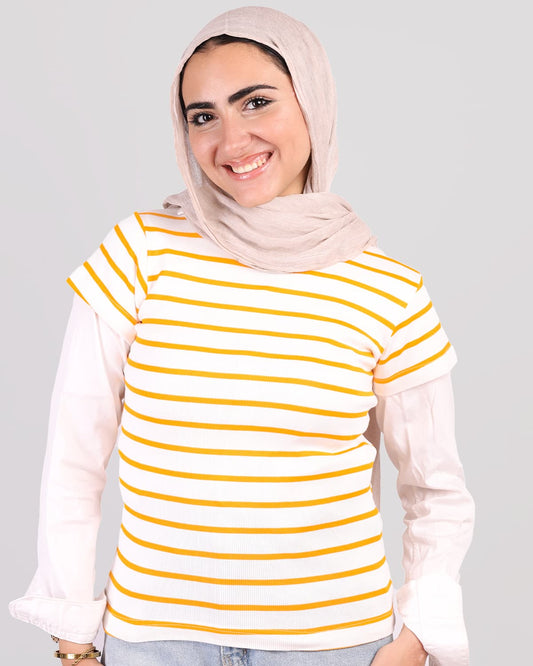 بلوزة أساسية بأكمام نصفية