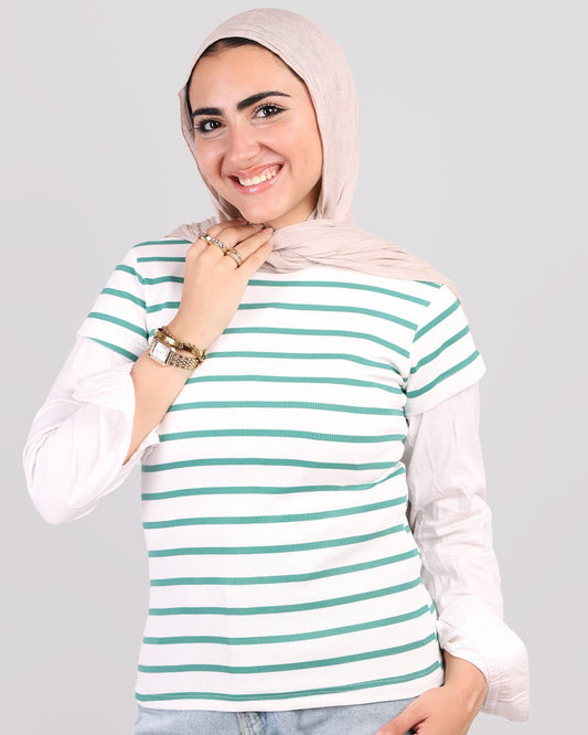بلوزة أساسية بأكمام نصفية
