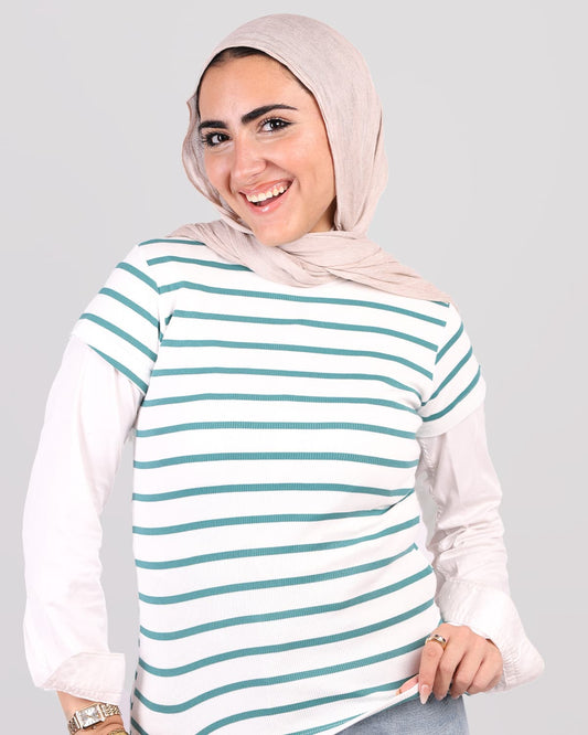 بلوزة أساسية بأكمام نصفية